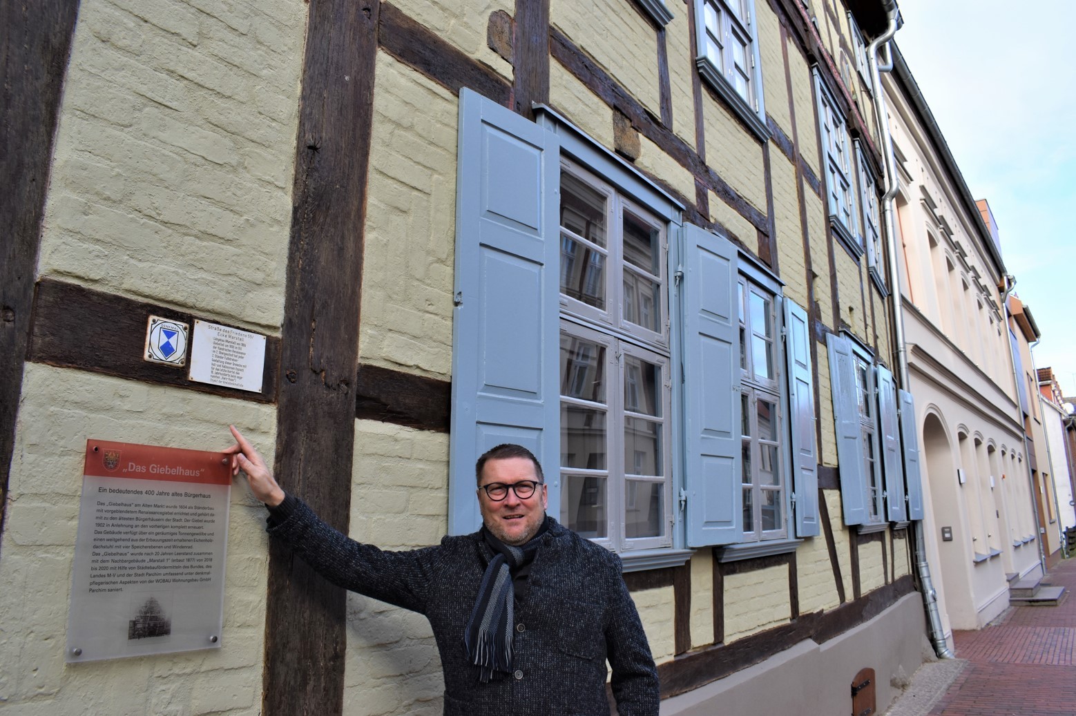 Bürgermeister Flörke am Giebelhaus