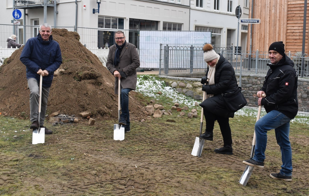 Erster Spatenstich zu den Bauarbeiten am Mönchhof Erster Spatenstich zu den Bauarbeiten am Mönchhof