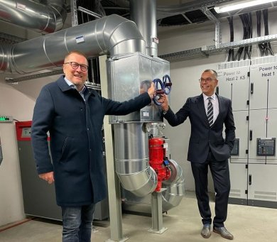 Bürgermeister Flörke bei der Inbetriebnahme Bürgermeister Flörke bei der Inbetriebnahme