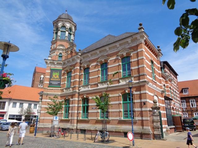 ???i18n.translate: de.plugin.accommodationEditor.image.label module: common.common.lib.structuredData.accommodations???