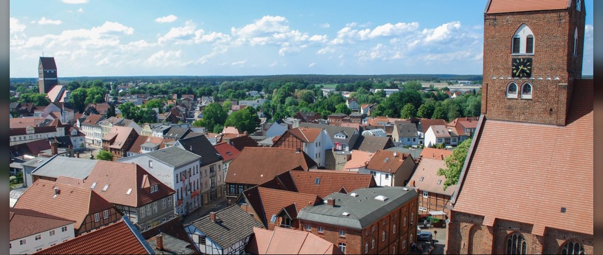 Luftbild der Altstadt mit Kirchen