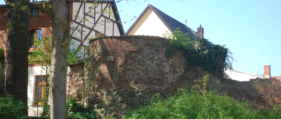 Historische Wallanlagen mit Stadtmauer 