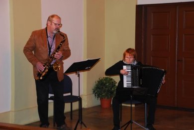 Musiker 2 Musiker mit Saxophon und Akkordeon
