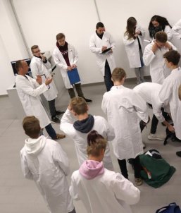 Schüler beim Tag der offenen Unternehmen in Parchim