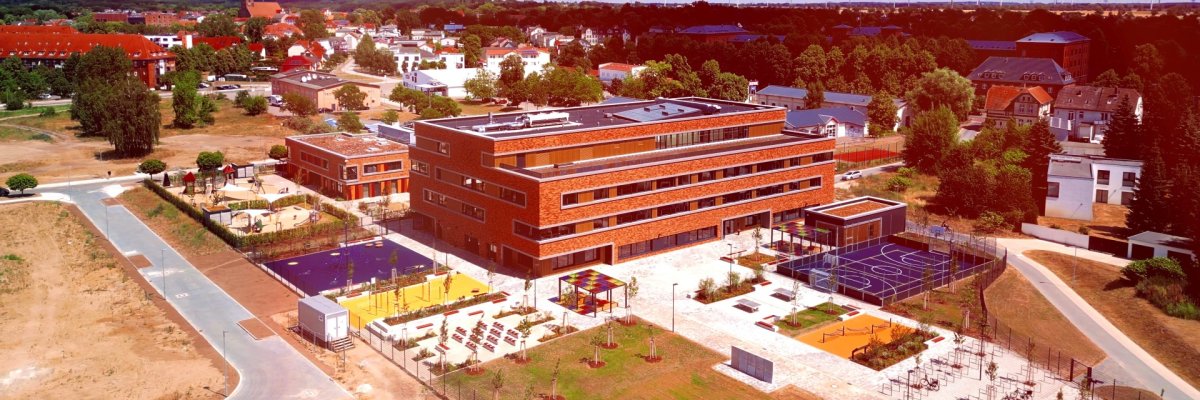 Der Neubau der Regionalschule „J. W. v. Goethe“ in Parchim wurde am 04. Juli 2025 feierlich eröffnet.