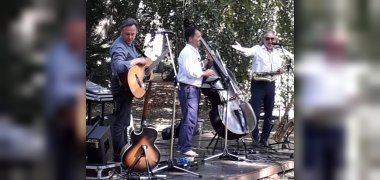 Musiker 3 Musiker mit verschiedenen Instrumenten