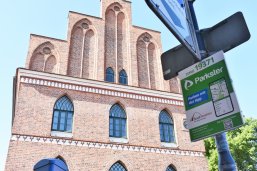 Jetzt neu in der Kreisstadt Parchim: Einfach und zeitgemäß Parkgebühren bezahlen mit der Parkster App.