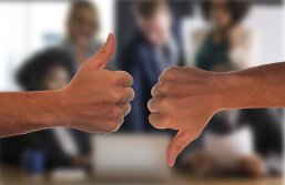 Daumen hoch und runter