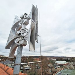 Werden zukünftig wieder am Samstagmittag zur Probe heulen: Die neuen Sirenen über der Kreisstadt Parchim. 