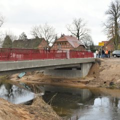 Feierliche Übergabe des Brückenneubaus über die Alte Elde im Parchimer Ortsteil Damm am 20. Dezember 2023.