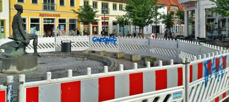 Der Brunnen auf dem Schuhmarkt wird 2025 erneuert. Der Brunnen auf dem Schuhmarkt wird 2025 erneuert.