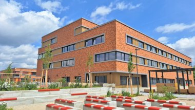 Der Neubau der Regionalschule „J. W. v. Goethe“ in Parchim wurde am 04. Juli 2025 feierlich eröffnet. Der Neubau der Regionalschule „J. W. v. Goethe“ in Parchim wurde am 04. Juli 2025 feierlich eröffnet.