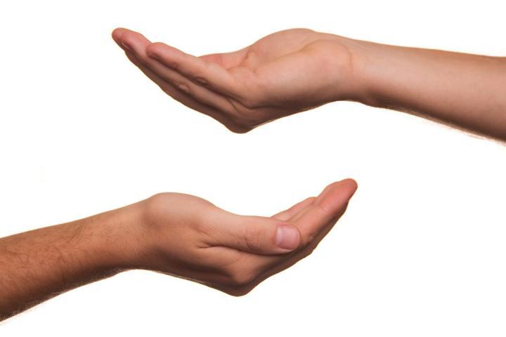 geöffnete Hand für Spenden geöffnete Hand für Spenden