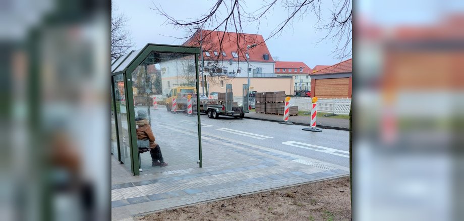 Bild aus der Leninstraße: Hier sind die Umbauarbeiten zu barrierefreien Haltestellen bereits vollendet.