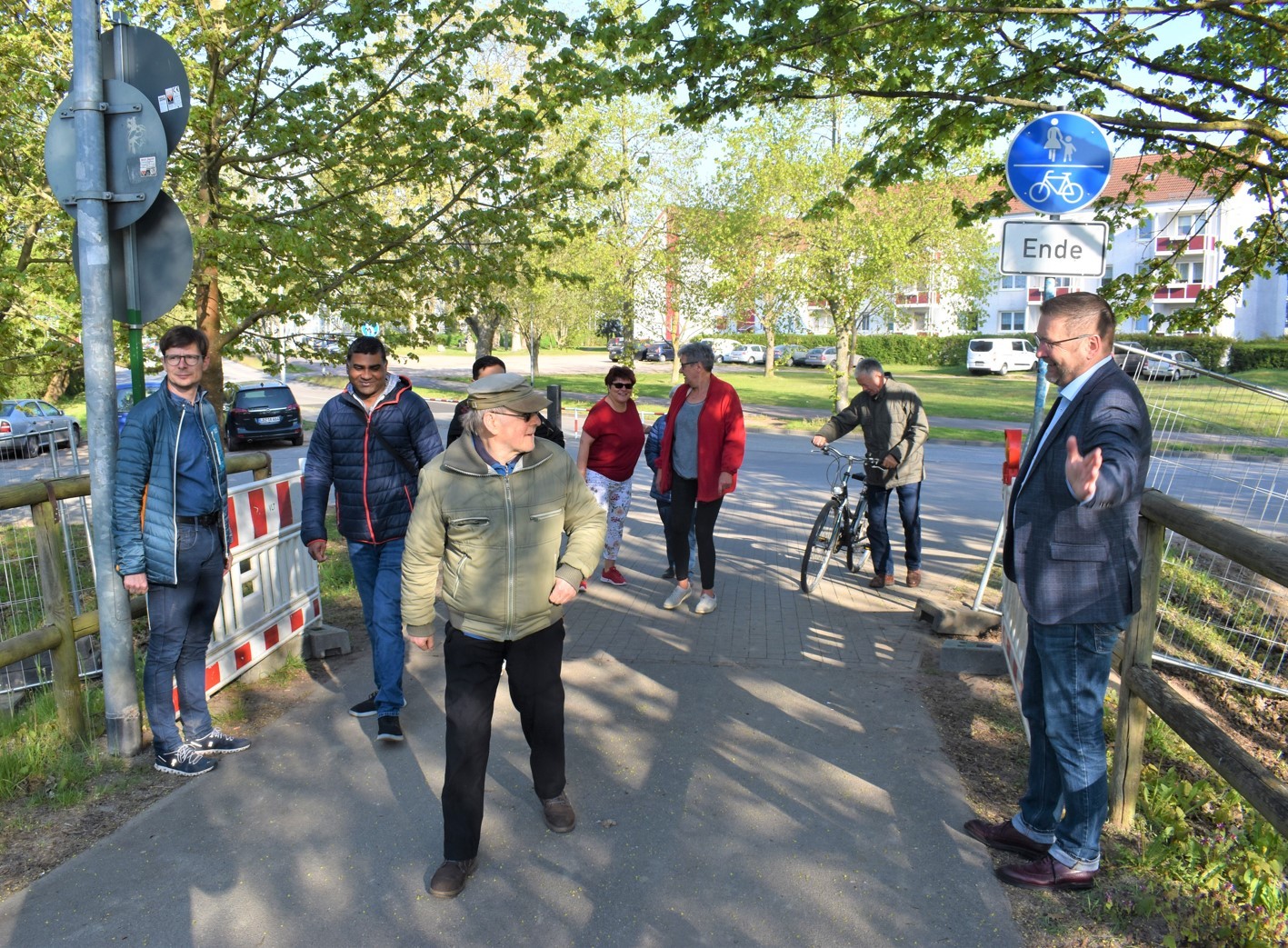 Freigabe der Plümperwiesenbrücke durch Stephan Deuil von der zuständigen „IBD Ingenieursgesellschaft“ und Bürgermeister Dirk Flörke
