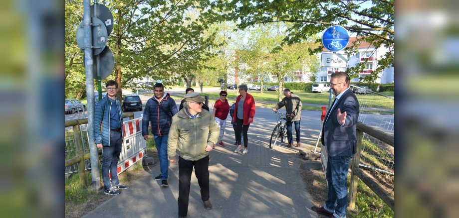 Freigabe der Plümperwiesenbrücke durch Stephan Deuil von der zuständigen „IBD Ingenieursgesellschaft“ und Bürgermeister Dirk Flörke