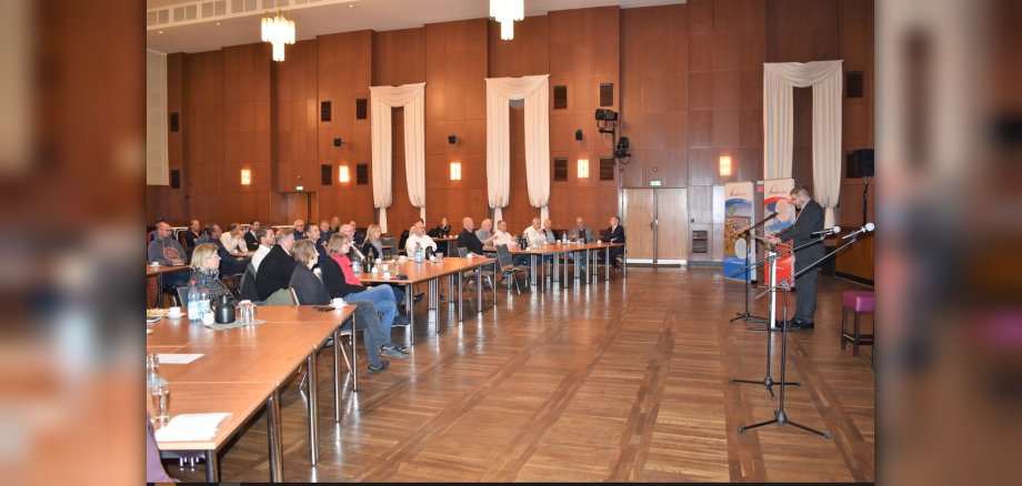 Bürgermeister Dirk Flörke eröffnet das Parchimer Wirtschaftsgespräch 2022