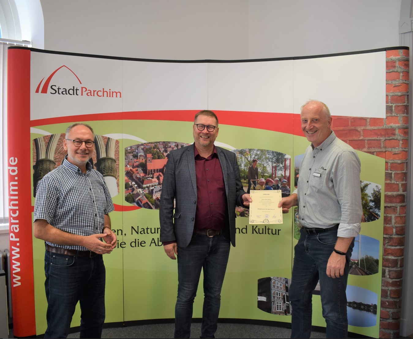 Übergabe der Ernennungsurkunde