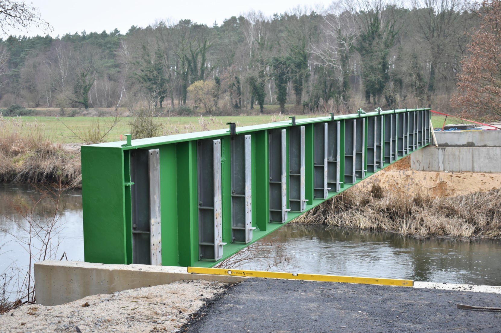 Die Demontage der Behelfsbrücke über die Alte Elde bei Damm steht bevor. 