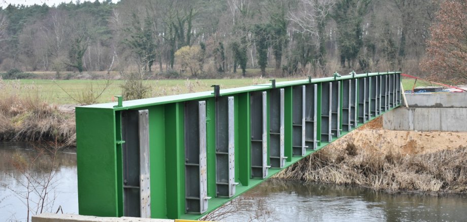 Die Demontage der Behelfsbrücke über die Alte Elde bei Damm steht bevor. 