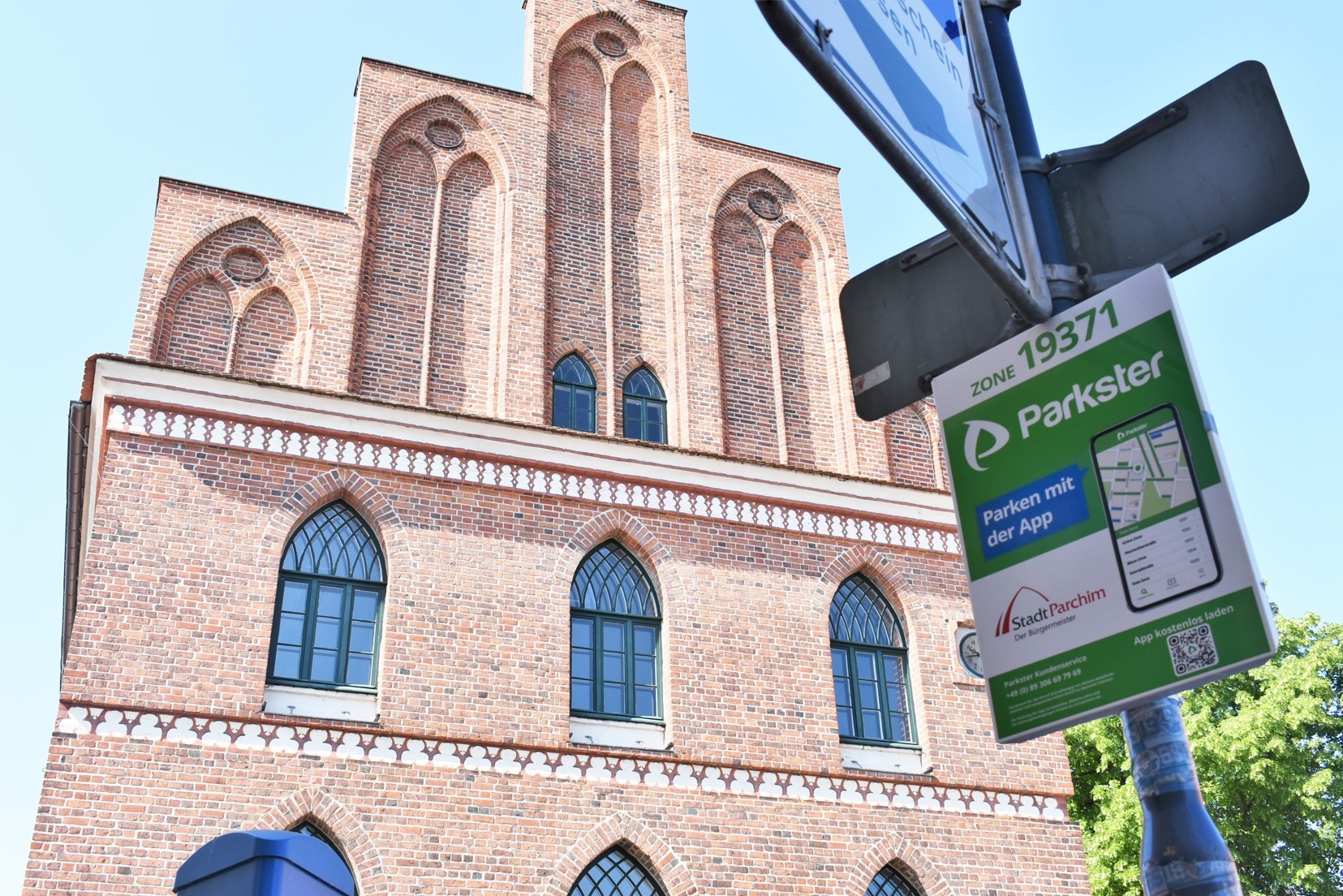 Jetzt neu in der Kreisstadt Parchim: Einfach und zeitgemäß Parkgebühren bezahlen mit der Parkster App.