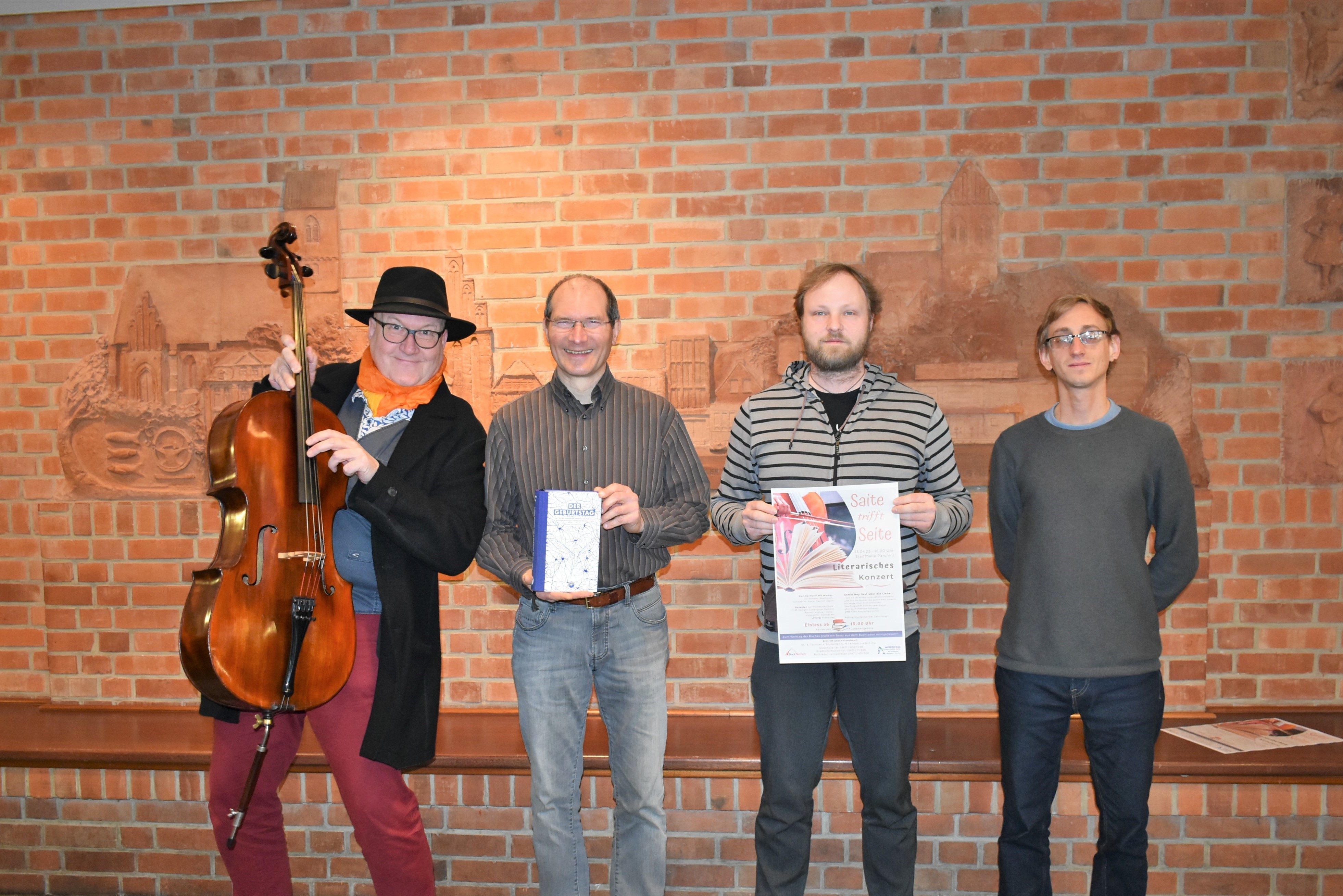 Vereinen Literatur und Musik: Autor Armin Hey, Musiker Volker Schubert, Sebastian Boeske und Sergej Krebs von der Stadt Parchim.