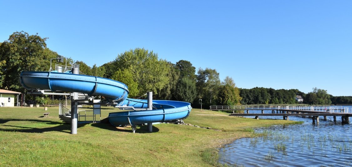 Schwimmbad am Wockersee mit langen Öffnungszeiten an den heißen Tagen