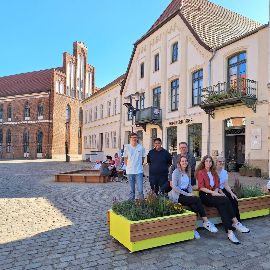 Sitzmöbel auf dem Parchimer Schuhmarkt