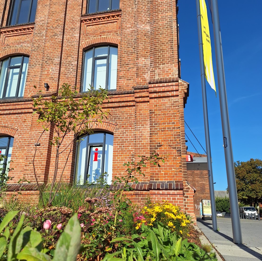 Neue Öffnungszeiten: Die Touristinformation bietet jede Menge Informationen und den beliebten Ticketservice für Museum, Theater oder Stadthalle.