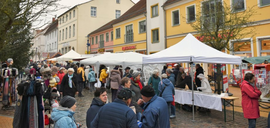Vorweihnachtlicher Bauernmarkt in Parchim findet am 2. Dezember 2025 statt. Vorweihnachtlicher Bauernmarkt in Parchim findet am 2. Dezember 2025 statt.