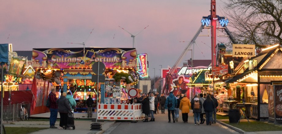 Für den Martinimarkt in Parchim müssen in jedem Jahr zahlreiche Straßen gesperrt werden. Für den Martinimarkt in Parchim müssen in jedem Jahr zahlreiche Straßen gesperrt werden.