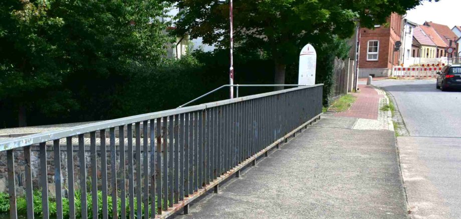 Ab Mitte August finden an der Brücke über die Elde Arbeiten am Brückengeländer statt.
