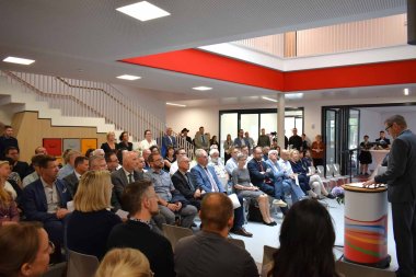 Der Neubau der Regionalschule „J. W. v. Goethe“ in Parchim wurde am 04. Juli 2025 feierlich eröffnet.