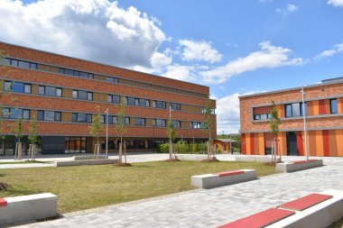 Der Neubau der Regionalschule „J. W. v. Goethe“ in Parchim wurde am 04. Juli 2025 feierlich eröffnet.