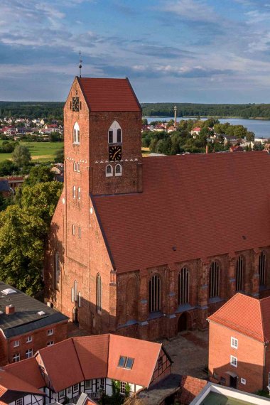 Ein Wahrzeichen Parchims: Die St. Georgenkirche im Stadtzentrum.