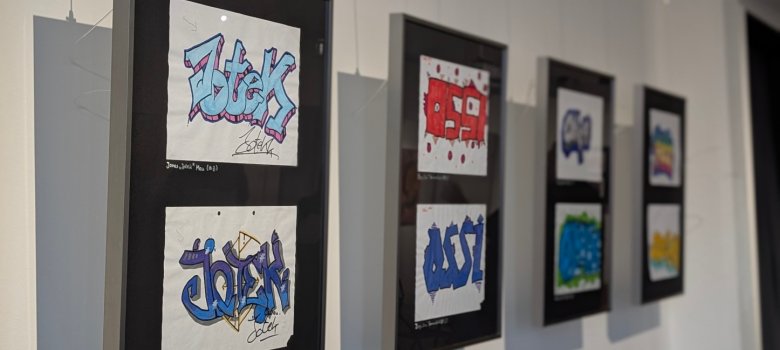 Das Team aus dem Haus der Jugend, präsentiert im Museum der Stadt Parchim die Ergebnisse aus dem Projekt „Kunst statt Zerstörung – Graffiti gegen Vandalismus“. Das Team aus dem Haus der Jugend, präsentiert im Museum der Stadt Parchim die Ergebnisse aus dem Projekt „Kunst statt Zerstörung – Graffiti gegen Vandalismus“.