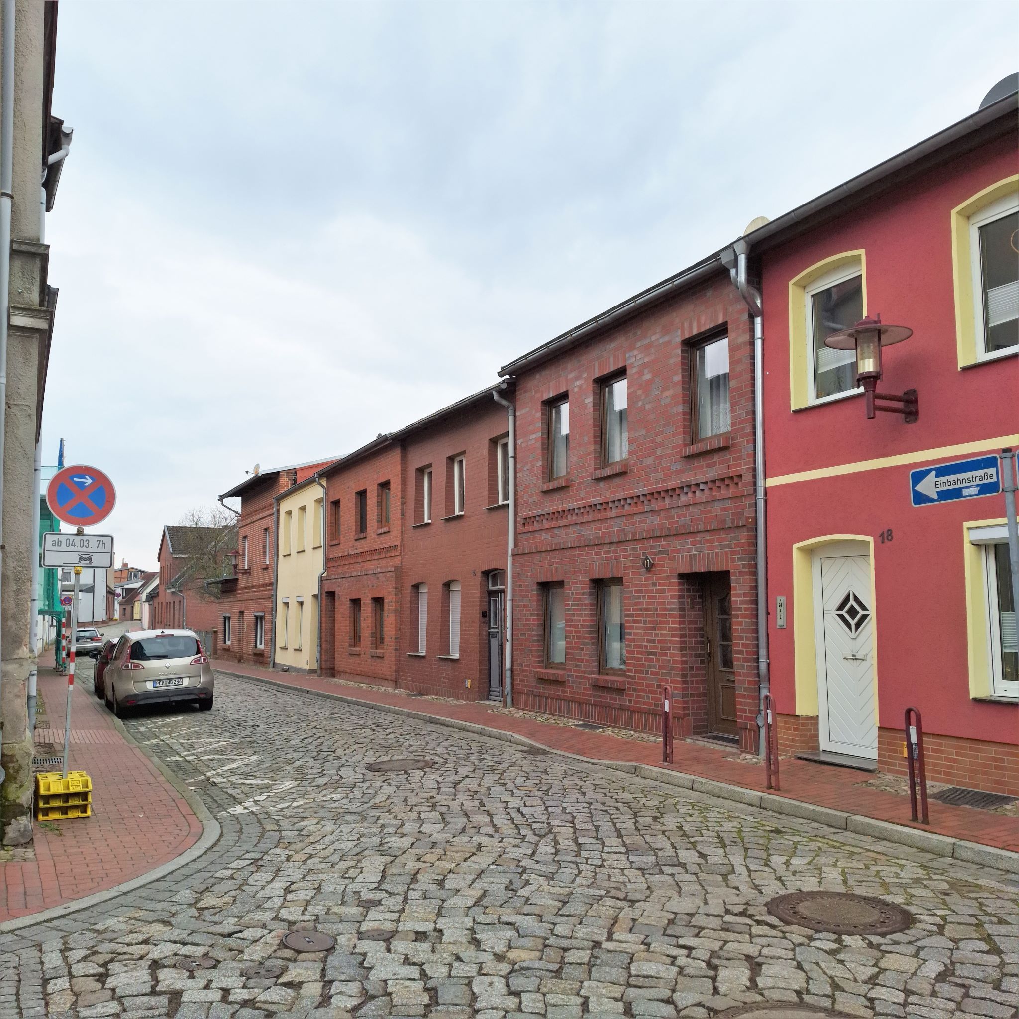 In der Neuen Mauerstraße werden in den kommenden Monaten Ver- und Entsorgungsleitungen sowie die Fahrbahnoberfläche erneuert.
