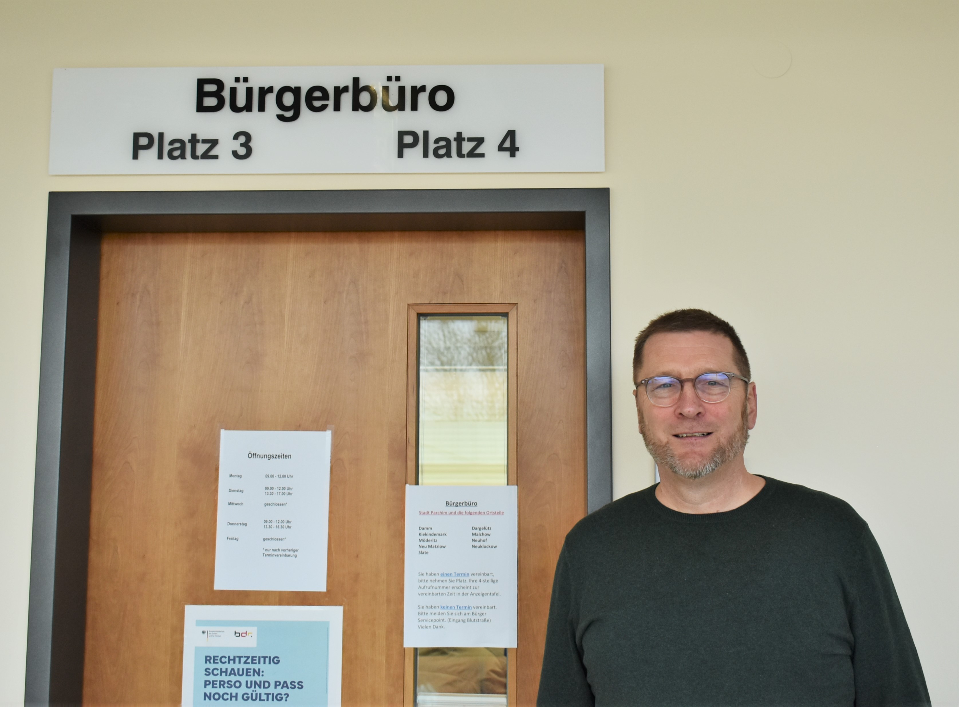 Digitalisierung in der Verwaltung: Bürgermeister Dirk Flörke im Parchimer Bürgerbüro.