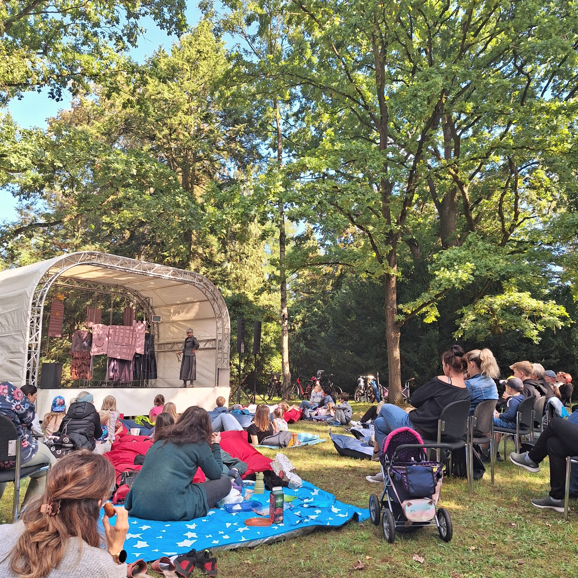 Das Picknickkonzert auf dem Parchimer Alten Friedhof bietet auch in diesem Jahr wieder volles Programm für Alt & Jung.