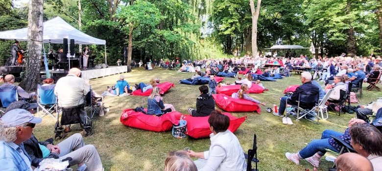 Das Picknickkonzert auf dem Parchimer Alten Friedhof bietet auch in diesem Jahr wieder volles Programm für Alt & Jung. Das Picknickkonzert auf dem Parchimer Alten Friedhof bietet auch in diesem Jahr wieder volles Programm für Alt & Jung.