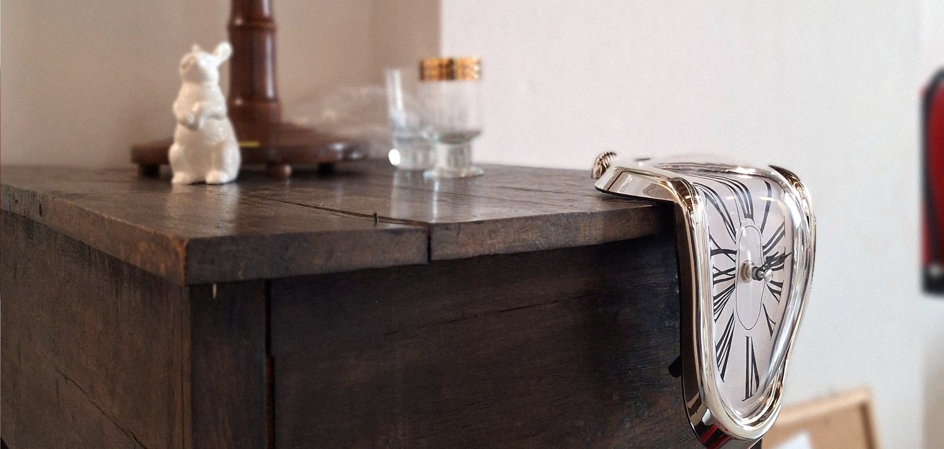 Vom Surrealismus zur Künstlichen Intelligenz – Die neue Sonderausstellung im Museum der Stadt Parchim wandelt zwischen Täuschung und Wirklichkeit.