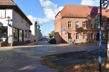Rund um St. Georgen in Parchim: Die Bauarbeiten zur neuen Niederschlagswasserentwässerung erfordern die Sperrung der Lindenstraße. Rund um St. Georgen in Parchim: Die Bauarbeiten zur neuen Niederschlagswasserentwässerung erfordern die Sperrung der Lindenstraße.