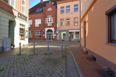 Die Lange Straße wird zur Sackgasse, Innenstadthändler dürfen von der Bleicherstraße einfahren. Die Lange Straße wird zur Sackgasse, Innenstadthändler dürfen von der Bleicherstraße einfahren.