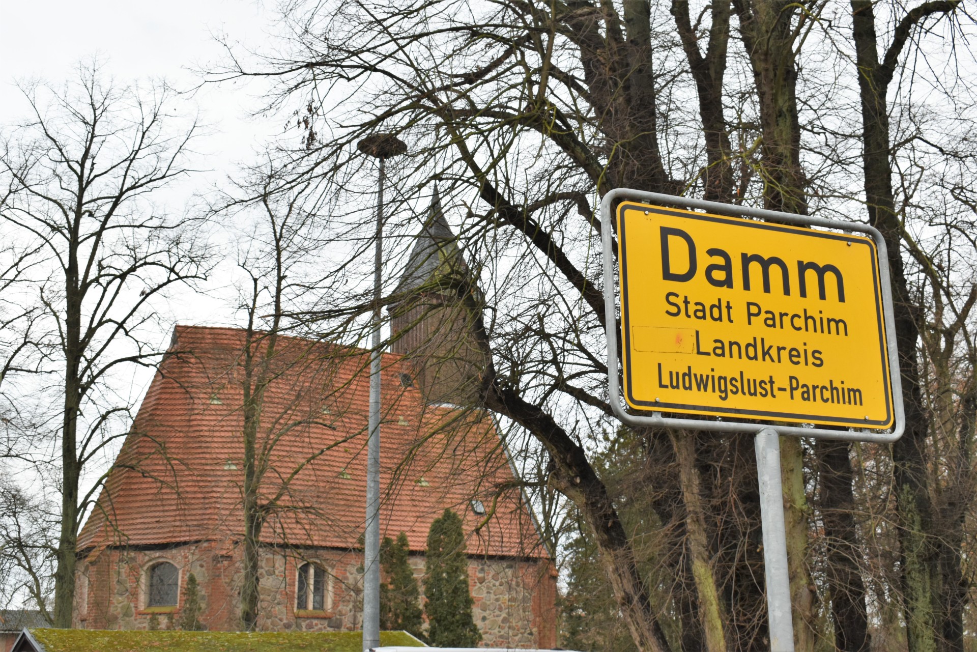  09: Fahrbahn bei Parchim und in Damm wird erneuert.