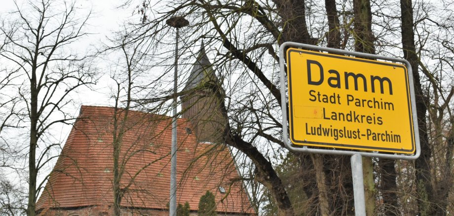 09: Fahrbahn bei Parchim und in Damm wird erneuert.