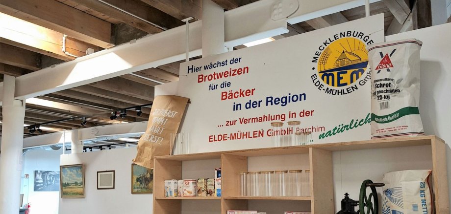 Blick in die Sonderausstellung „ELDE – MÜHLE – MEHL. Ein Haus erzählt Geschichte“