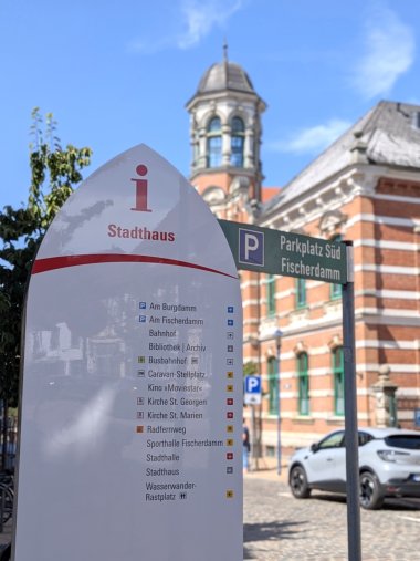 Die Infostelen im Stadtgebiet wurden erneuert. Die Infostelen im Stadtgebiet wurden erneuert.