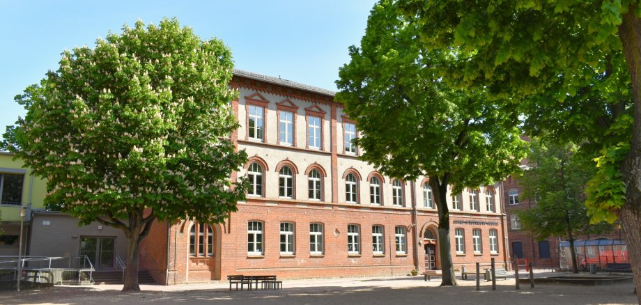Die Grundschule Adolf Diesterweg. Die Grundschule Adolf Diesterweg.