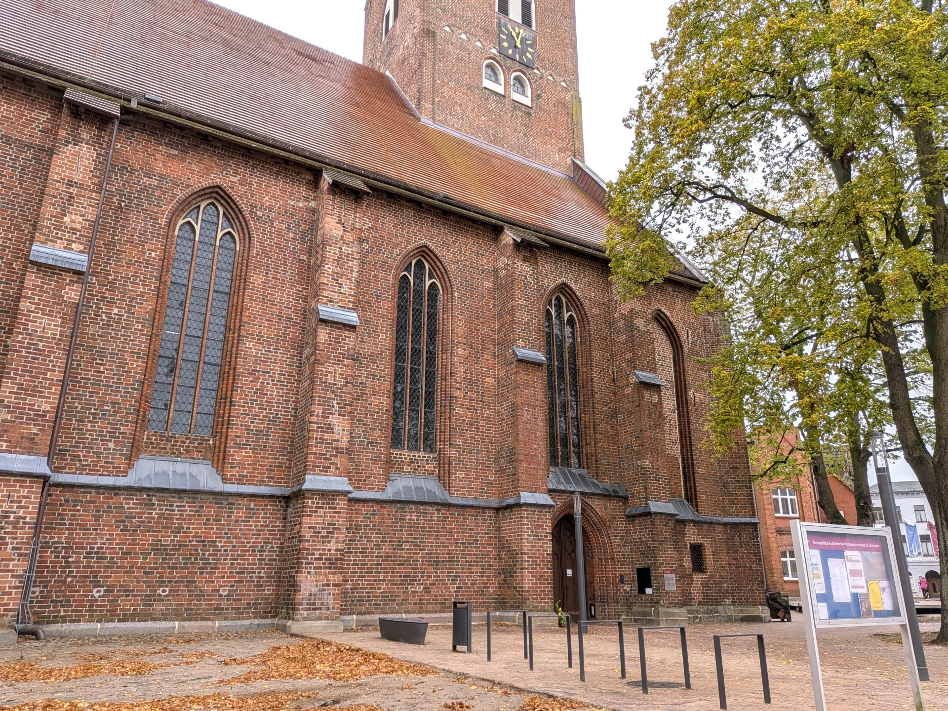 Das Umfeld der Georgenkirche nach seiner Fertigstellung.