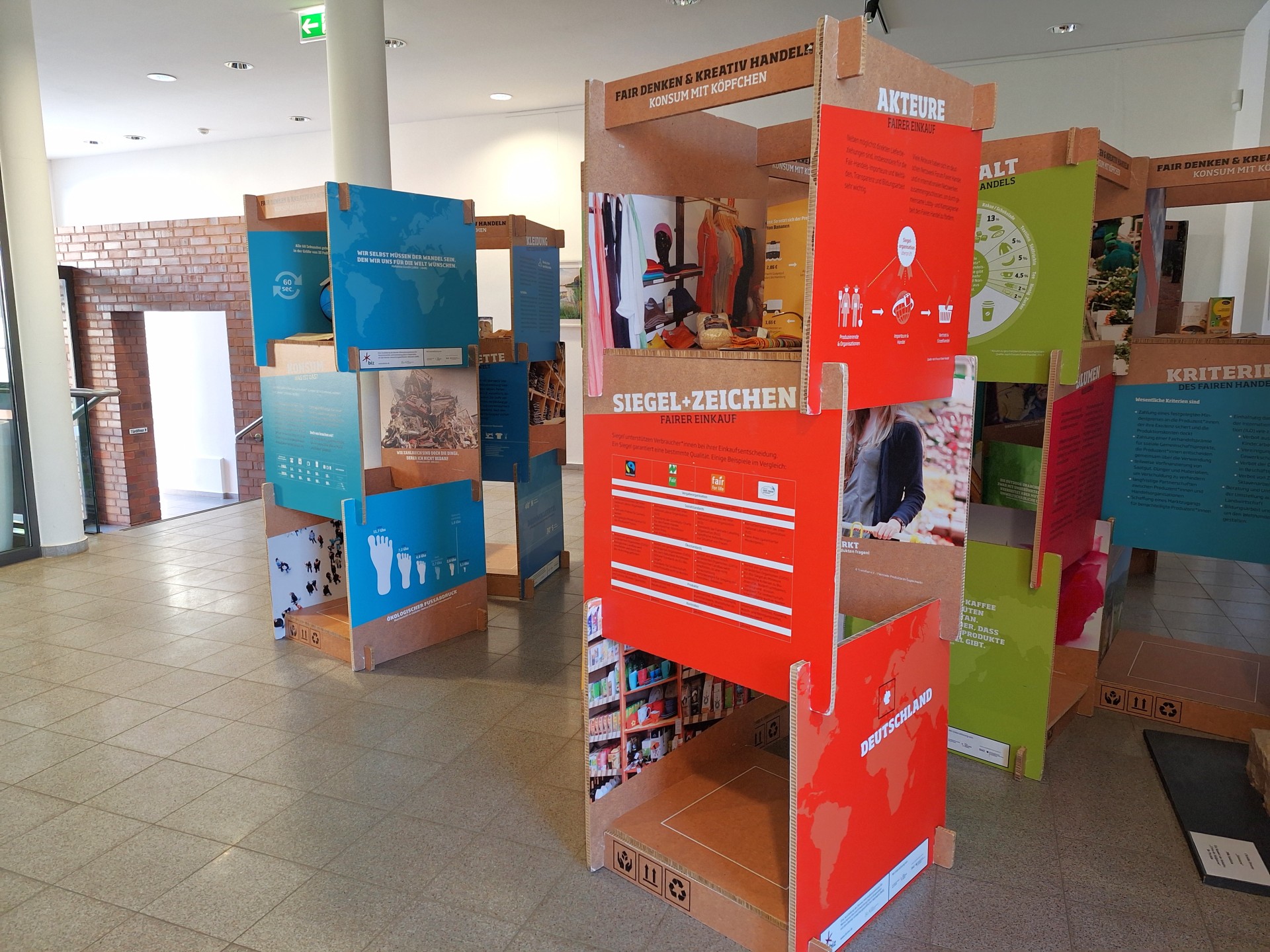 Der Fairtrade-Gedanke wird in der Ausstellung deutlich gemacht.